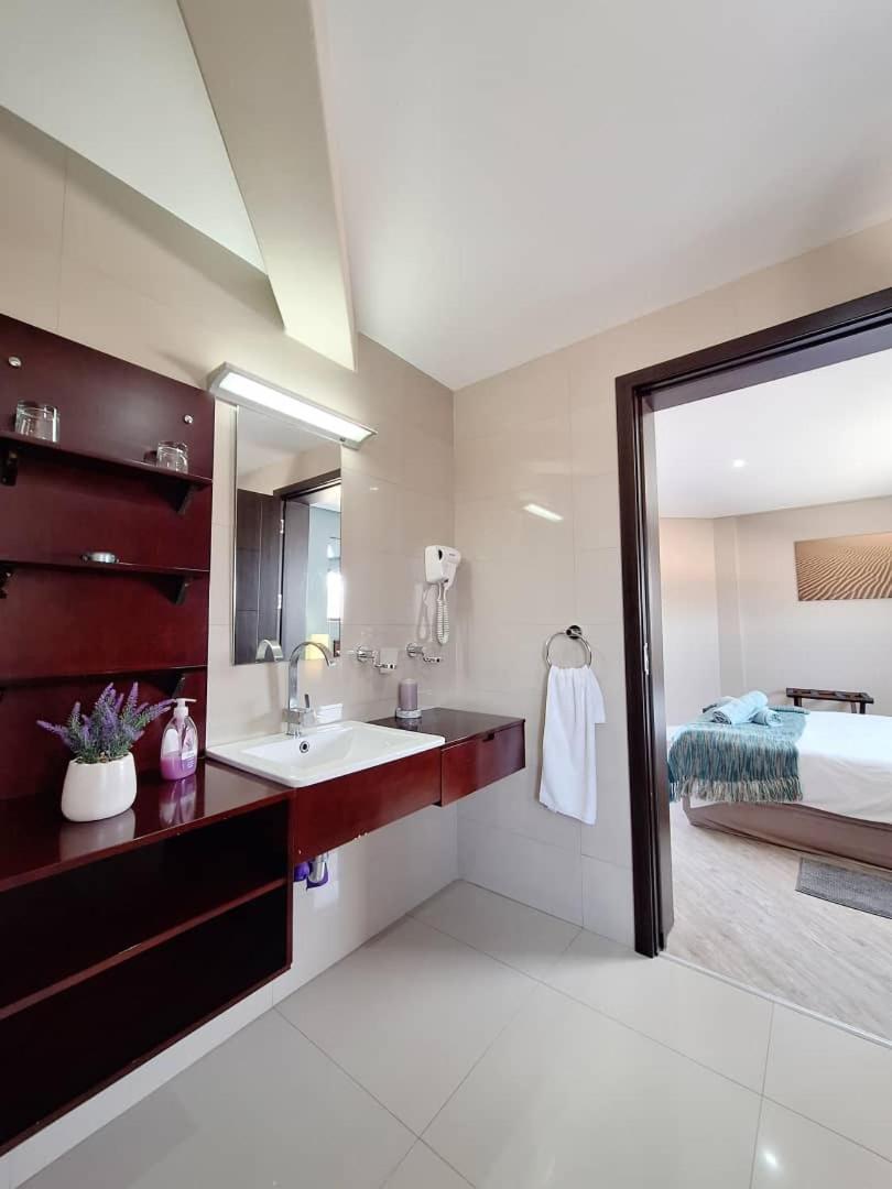 Camere Da Letto- Hotel-On-The Beach Self Catering Свакопмунд Экстерьер фото